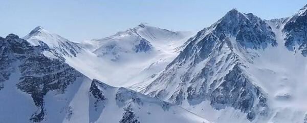 瓦奇卡热茨山脉雪地摩托之旅