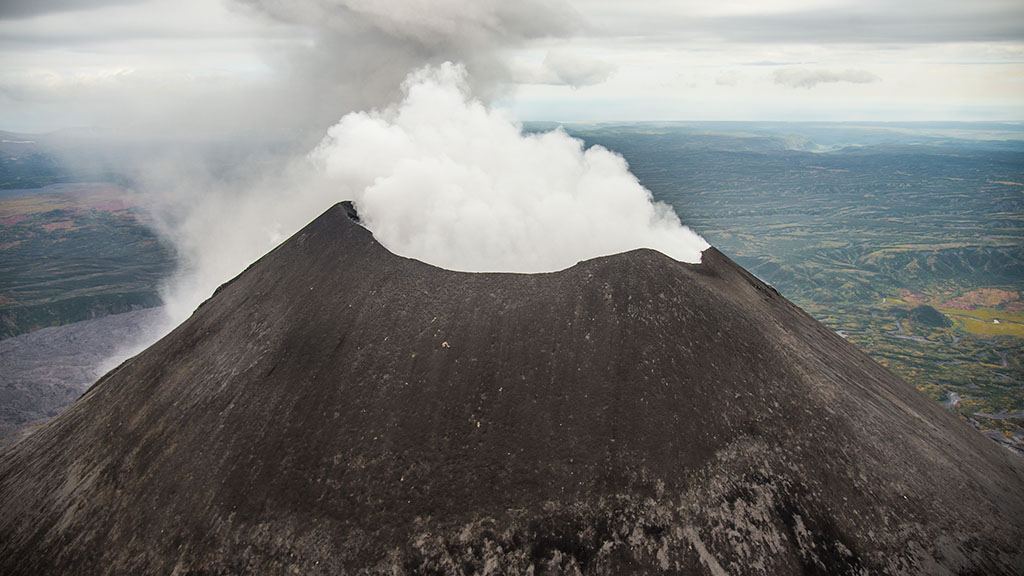 卡姆斯基火山和马利谢苗奇克火山（贵宾参观）